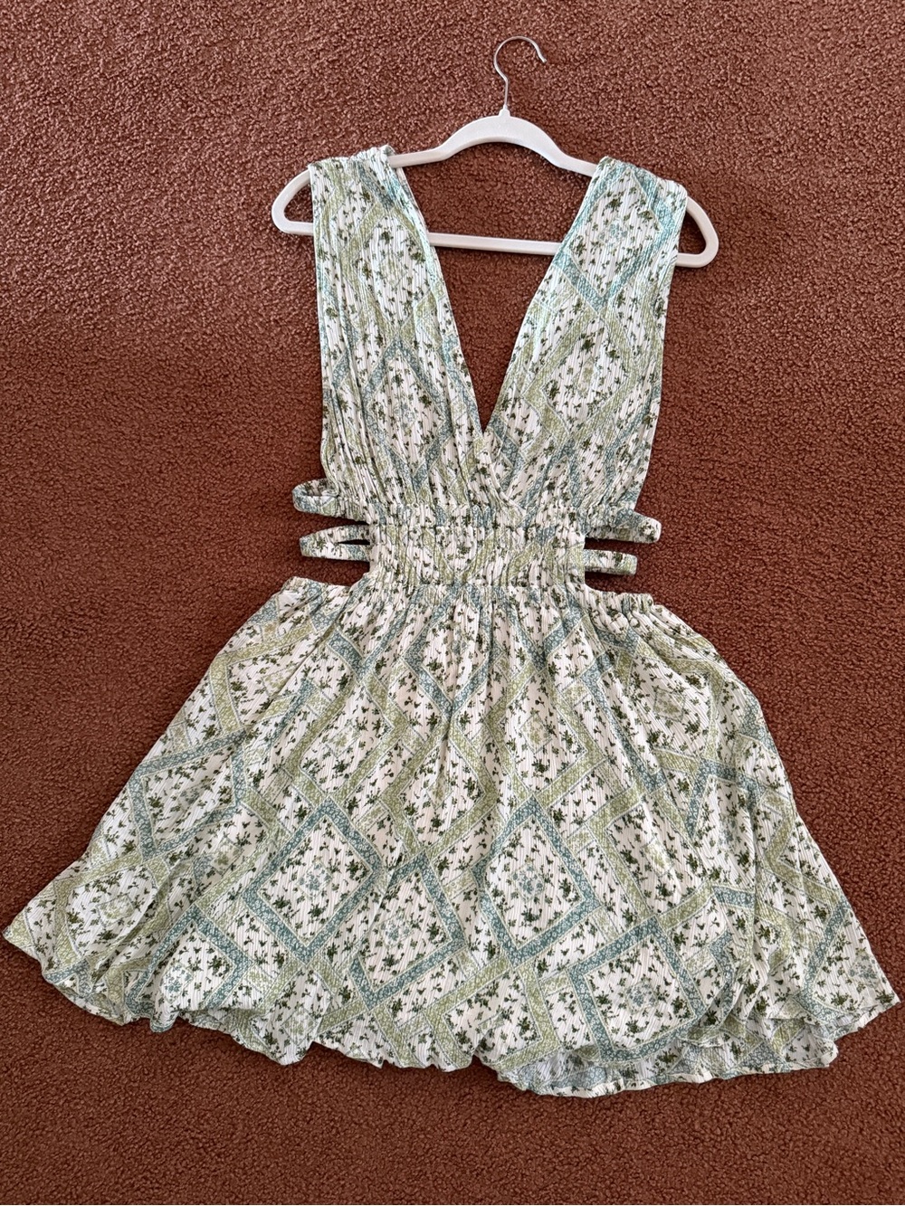 LoveRiche Women’s Size L Green Floral Smocked Waist V-Neck Midi Dress